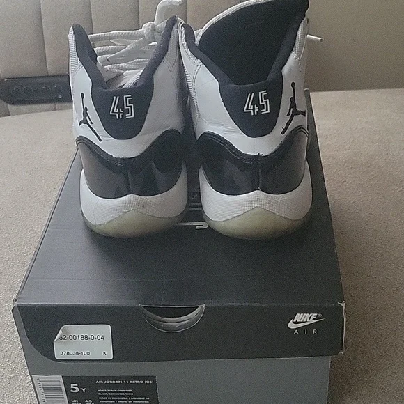 Jordan Retro 11 - Picture 4 of 6